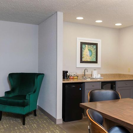 Hampton Inn & Suites East Lansing Okemos Bagian luar foto