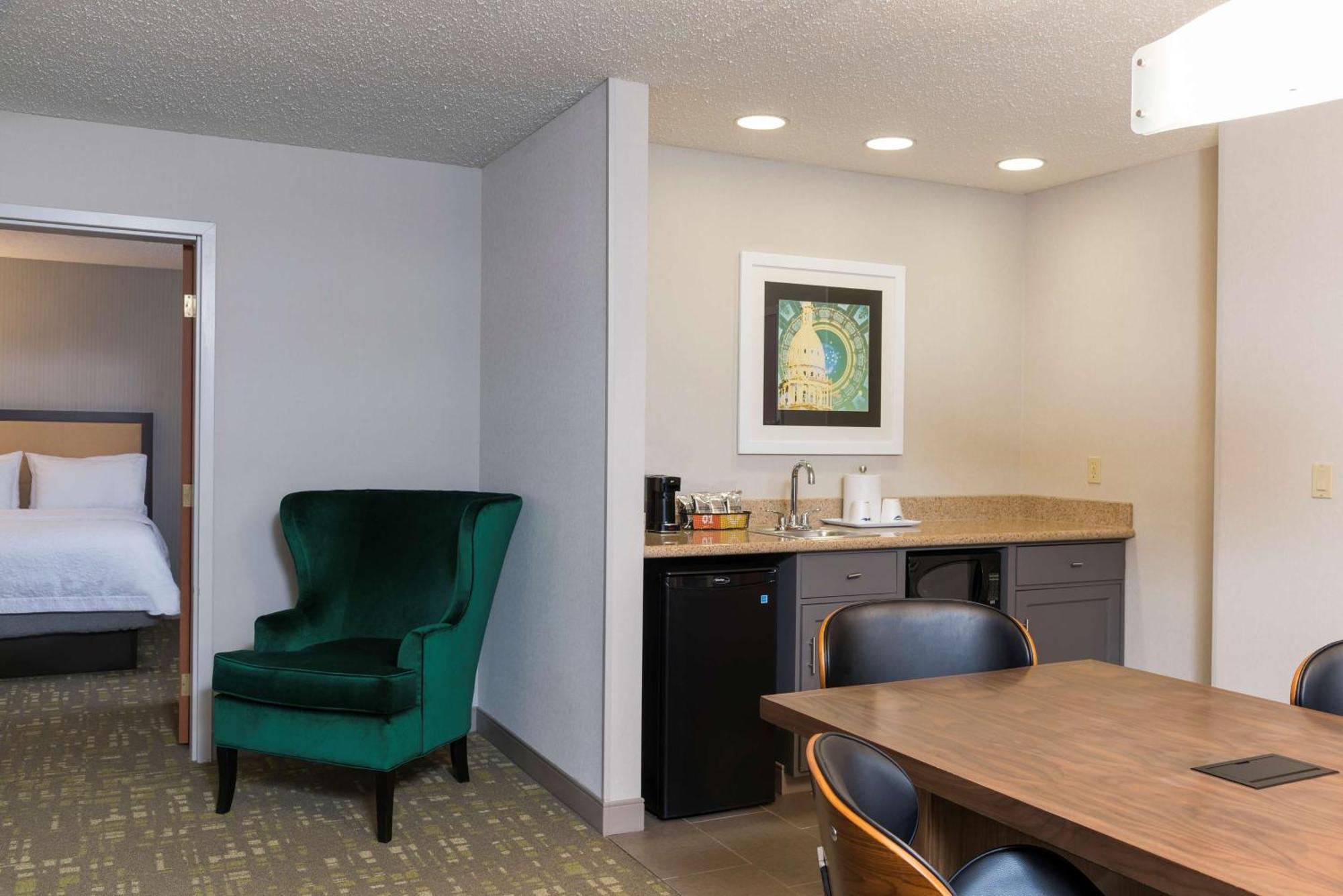 Hampton Inn & Suites East Lansing Okemos Bagian luar foto