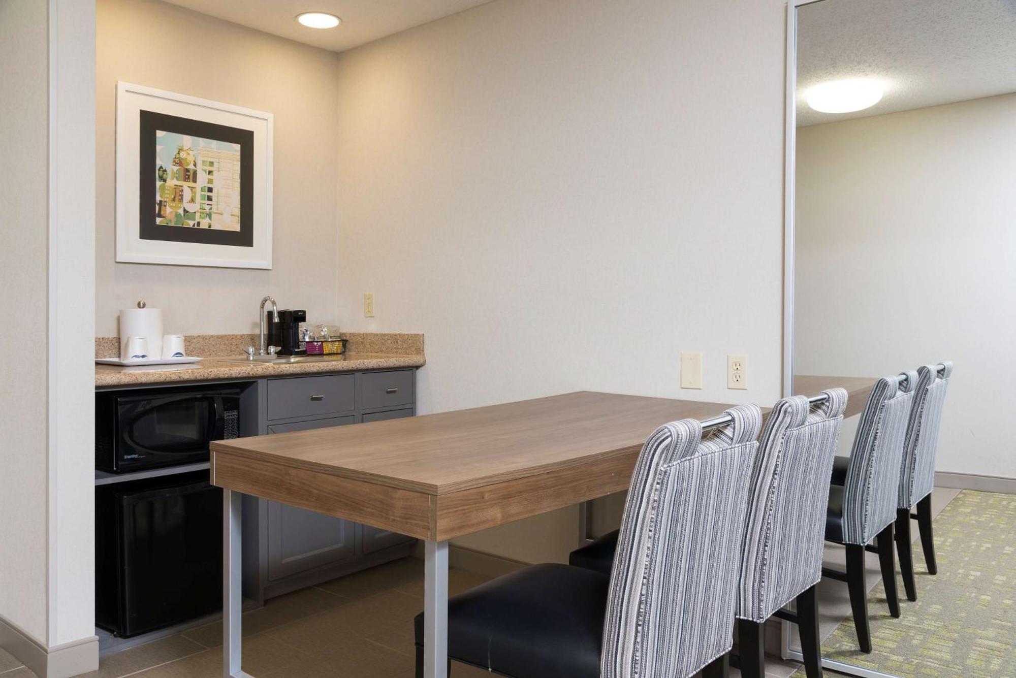 Hampton Inn & Suites East Lansing Okemos Bagian luar foto