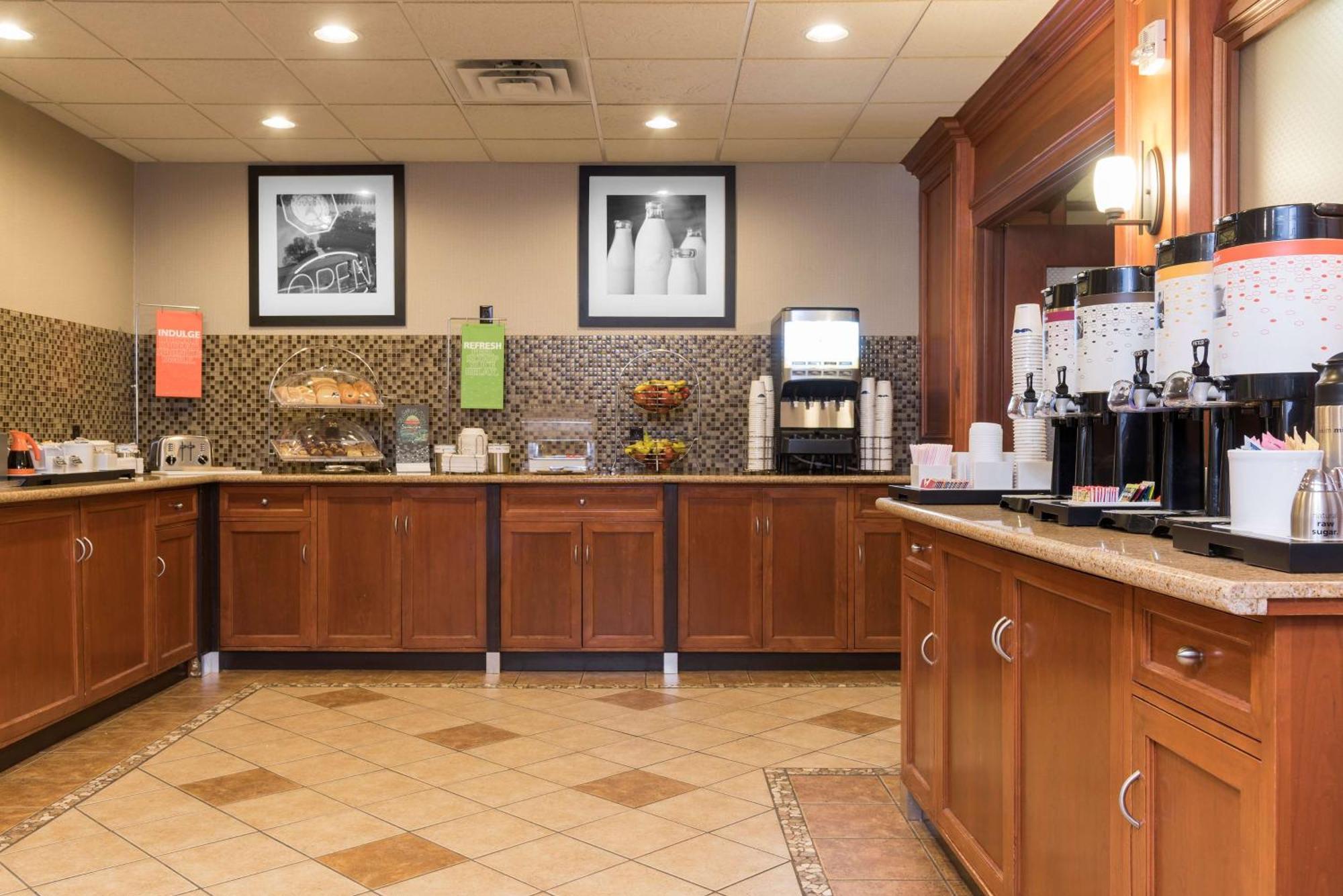 Hampton Inn & Suites East Lansing Okemos Bagian luar foto
